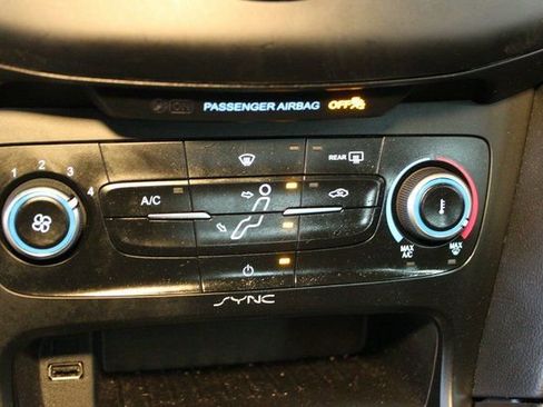 Used 2018 Ford Focus SE image 24