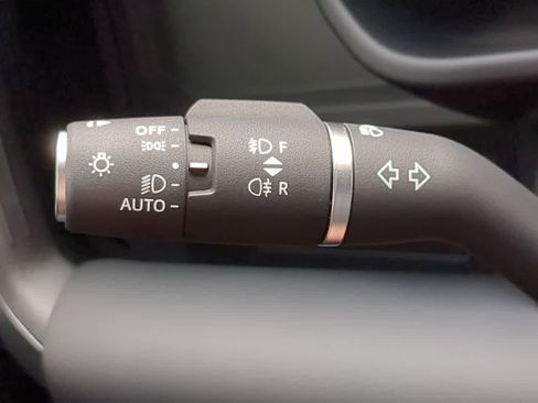 Used 2025 Land Rover Defender 110 S image 28