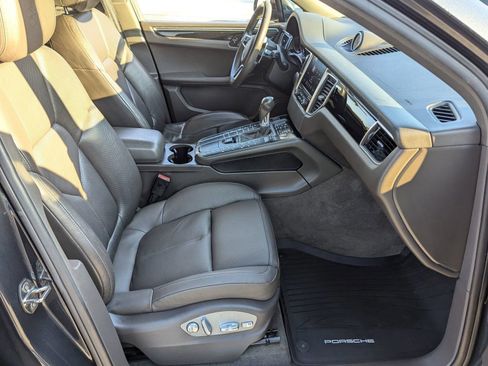 Used 2017 Porsche Macan S image 22