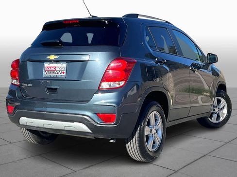Used 2022 Chevrolet Trax LT w/ LT Convenience Package image 12