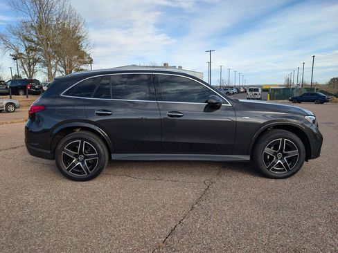 Used 2025 Mercedes-Benz GLC 350e 4MATIC image 4