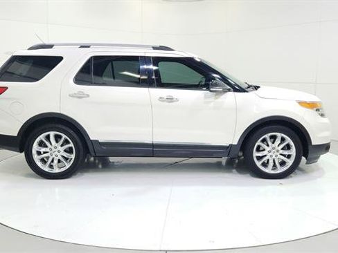 Used 2015 Ford Explorer XLT w/ Equipment Group 202A image 9