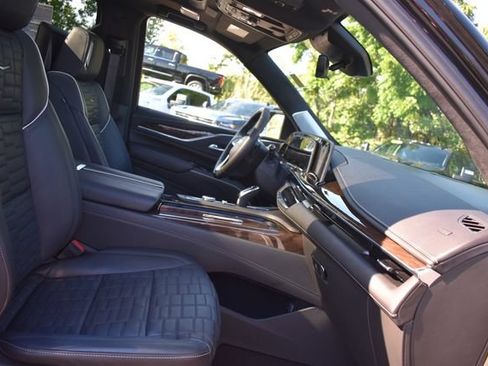 Certified 2024 Cadillac Escalade Sport Platinum w/ Heavy-Duty Trailer Package AWD/4WD image 17