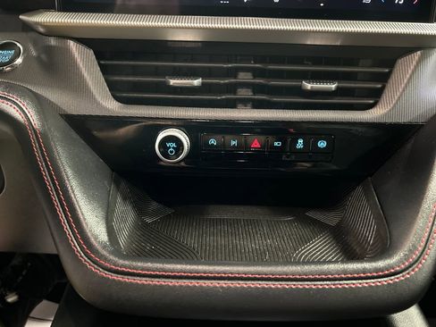 Used 2025 Ford Explorer ST-Line w/ ST-Line Street Pack image 19