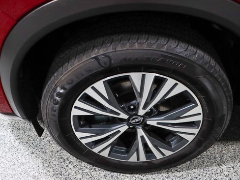 Used 2023 Nissan Rogue SV image 11