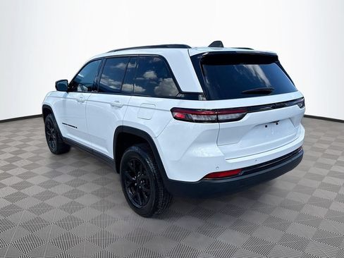 Used 2024 Jeep Grand Cherokee Altitude RWD image 8