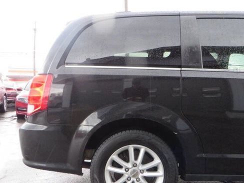Used 2019 Dodge Grand Caravan SXT image 23