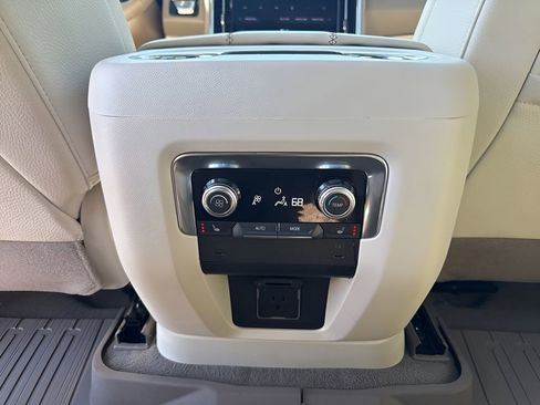 Used 2025 GMC Yukon XL Denali w/ Sun & Power Step Package AWD/4WD image 15