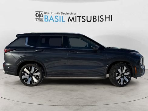 New 2025 Mitsubishi Outlander SE image 4