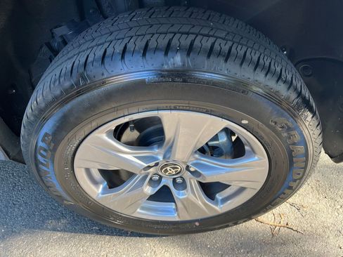 Used 2025 Toyota RAV4 XLE image 31