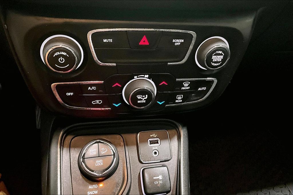 Used 2018 Jeep Compass Trailhawk w/ Navigation Group AWD/4WD image 15