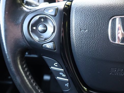 Used 2016 Honda Pilot Touring image 32