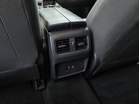 Used 2023 Nissan Rogue SV FWD image 12
