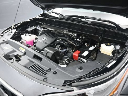 Used 2023 Toyota Highlander XLE FWD image 65