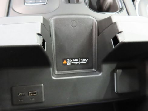 Used 2025 GMC Sierra 2500 AT4X image 73