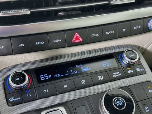 Used 2023 Hyundai Palisade Limited FWD image 16