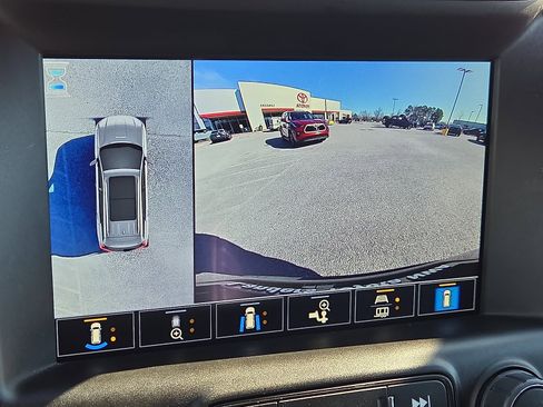 Used 2024 GMC Terrain AT4 w/ Infotainment Package II image 18