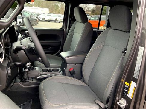 Certified 2025 Jeep Wrangler Sport S image 8