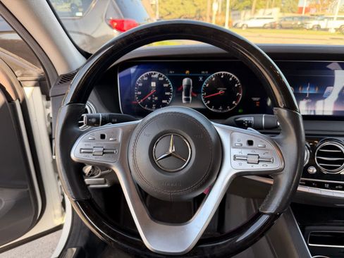 Used 2020 Mercedes-Benz S 560 Sedan image 17