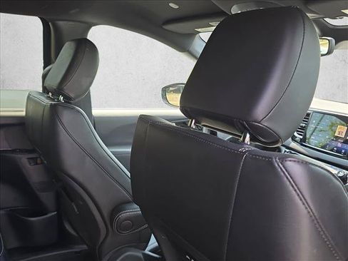 Used 2025 Chrysler Pacifica Select FWD image 22