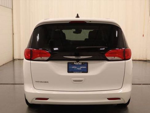 Certified 2023 Chrysler Voyager LX FWD image 9