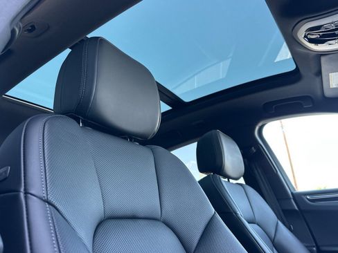 Used 2026 Porsche Macan AWD/4WD image 17