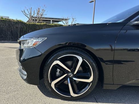 Used 2018 Honda Accord Sport image 18