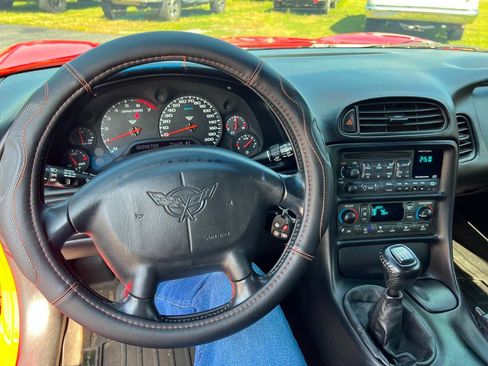 Used 2002 Chevrolet Corvette Convertible w/ Preferred Equipment Group2 RWD image 22