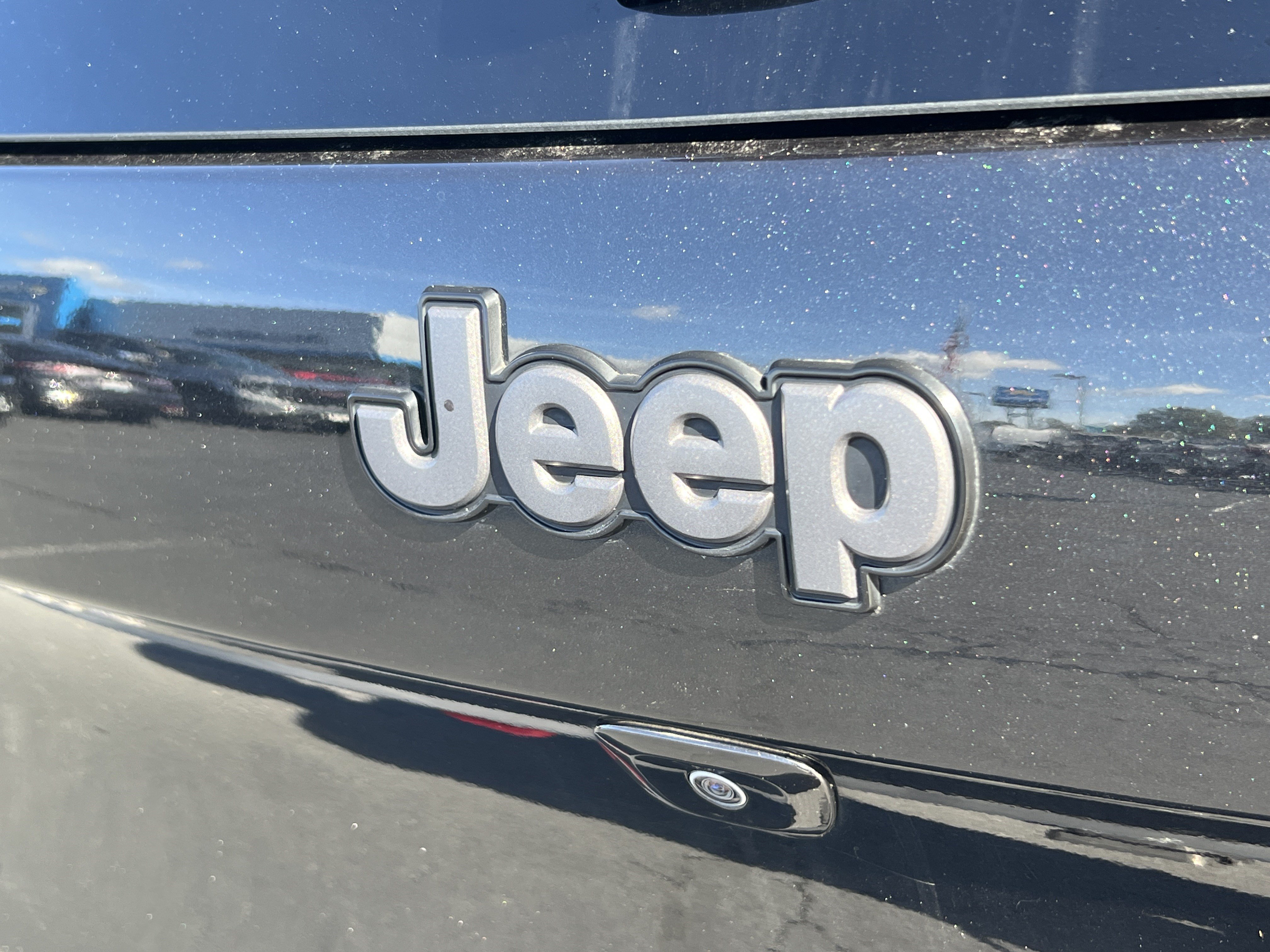 Used 2016 Jeep Cherokee Trailhawk w/ Leather Interior Group AWD/4WD image 8