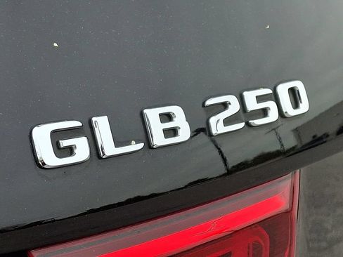 Used 2021 Mercedes-Benz GLB 250 4MATIC w/ Premium Package image 30