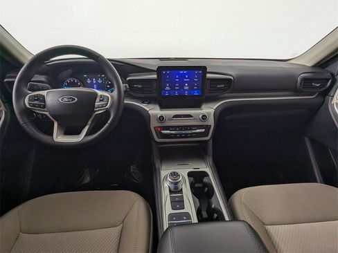Used 2023 Ford Explorer XLT image 14