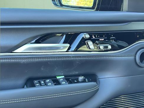 New 2026 Jeep Grand Wagoneer Summit image 17