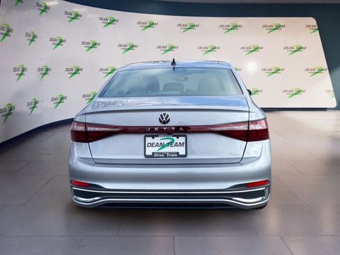 Used 2025 Volkswagen Jetta SEL image 7