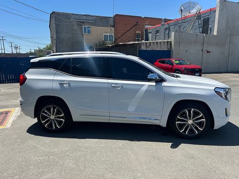 Used 2018 GMC Terrain Denali w/ Comfort Package FWD image 2