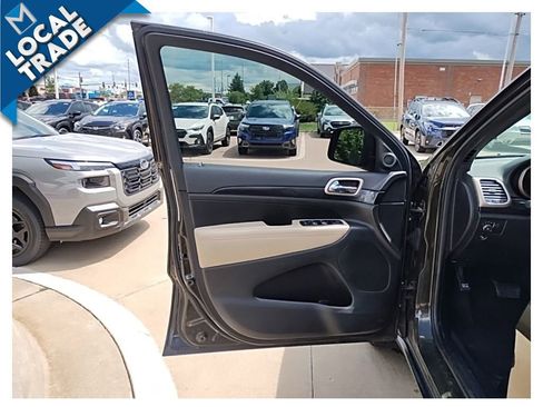 Used 2016 Jeep Grand Cherokee Laredo 75th Anniversary AWD/4WD image 13