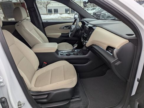 Used 2023 Chevrolet Traverse LS image 20