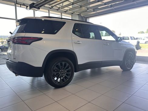 New 2023 Chevrolet Traverse RS w/ LPO, Floor Liner Package image 5