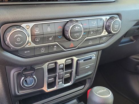 New 2025 Jeep Gladiator Sport image 29