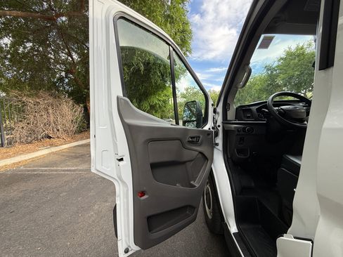 Used 2022 Ford Transit 250 Medium Roof image 33