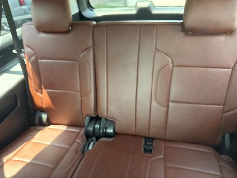 Used 2020 Chevrolet Suburban Premier w/ Premier Plus Edition AWD/4WD image 27