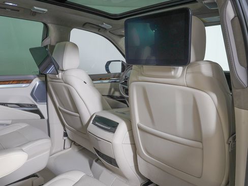 Used 2026 Cadillac Escalade Platinum Sport w/ LPO, Floor Liner Package AWD/4WD image 12