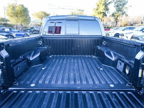 Used 2016 Toyota Tacoma TRD Off-Road w/ Towing Package image 31