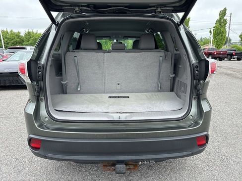 Used 2016 Toyota Highlander Plus AWD/4WD image 4