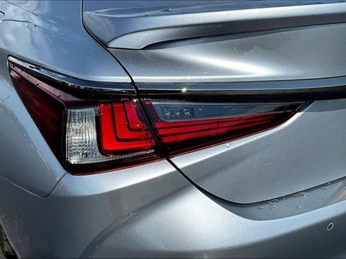 Used 2023 Lexus ES 350 F Sport w/ Accessory Package (Z2) FWD image 23