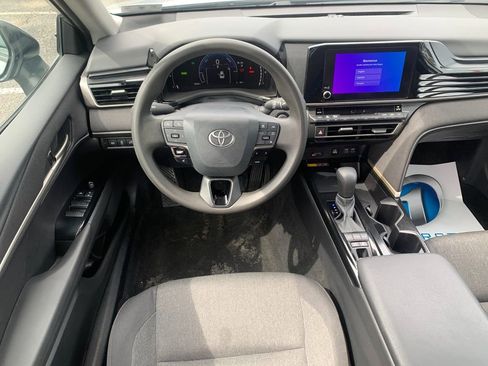 Used 2025 Toyota Camry LE FWD image 17