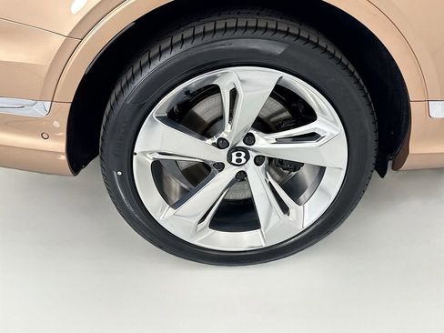 New 2026 Bentley Bentayga image 32