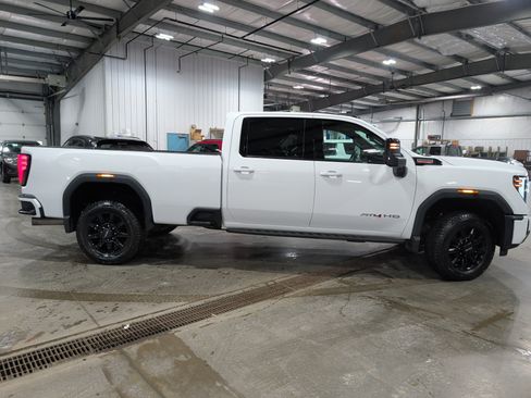 Used 2024 GMC Sierra 2500 AT4 w/ AT4 Premium Plus Package AWD/4WD image 2