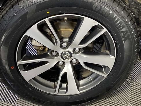 Used 2018 Toyota RAV4 XLE image 30