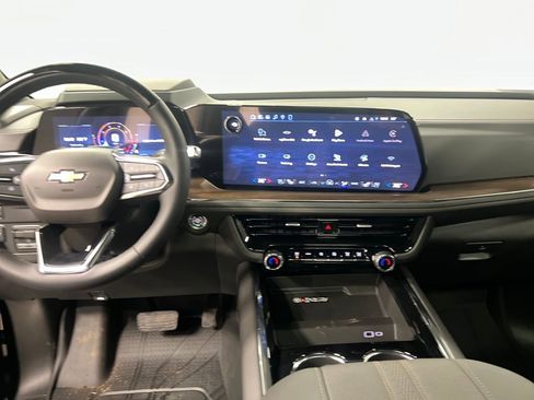 New 2026 Chevrolet Suburban High Country image 17