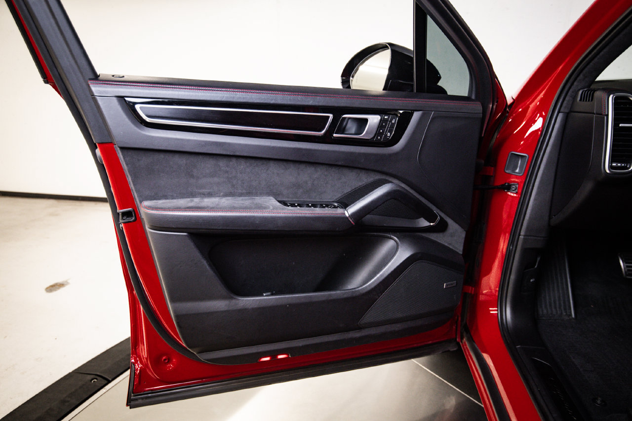 Certified 2022 Porsche Cayenne GTS AWD/4WD image 23